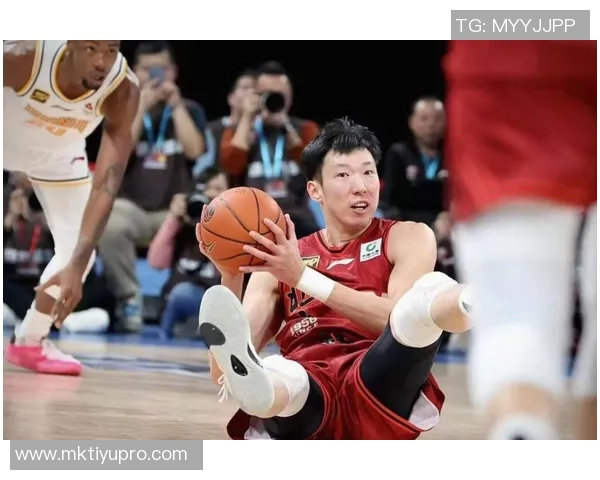 周琦半场表现惊艳7分钟内高效拿下9分2板1断展现实力